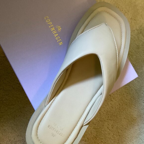Cream Leather Cushioned Platform FlipFlops - New - Picture 1 of 4
